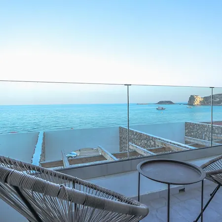 Delfini & Hotel Archangelos (Rhodes)
